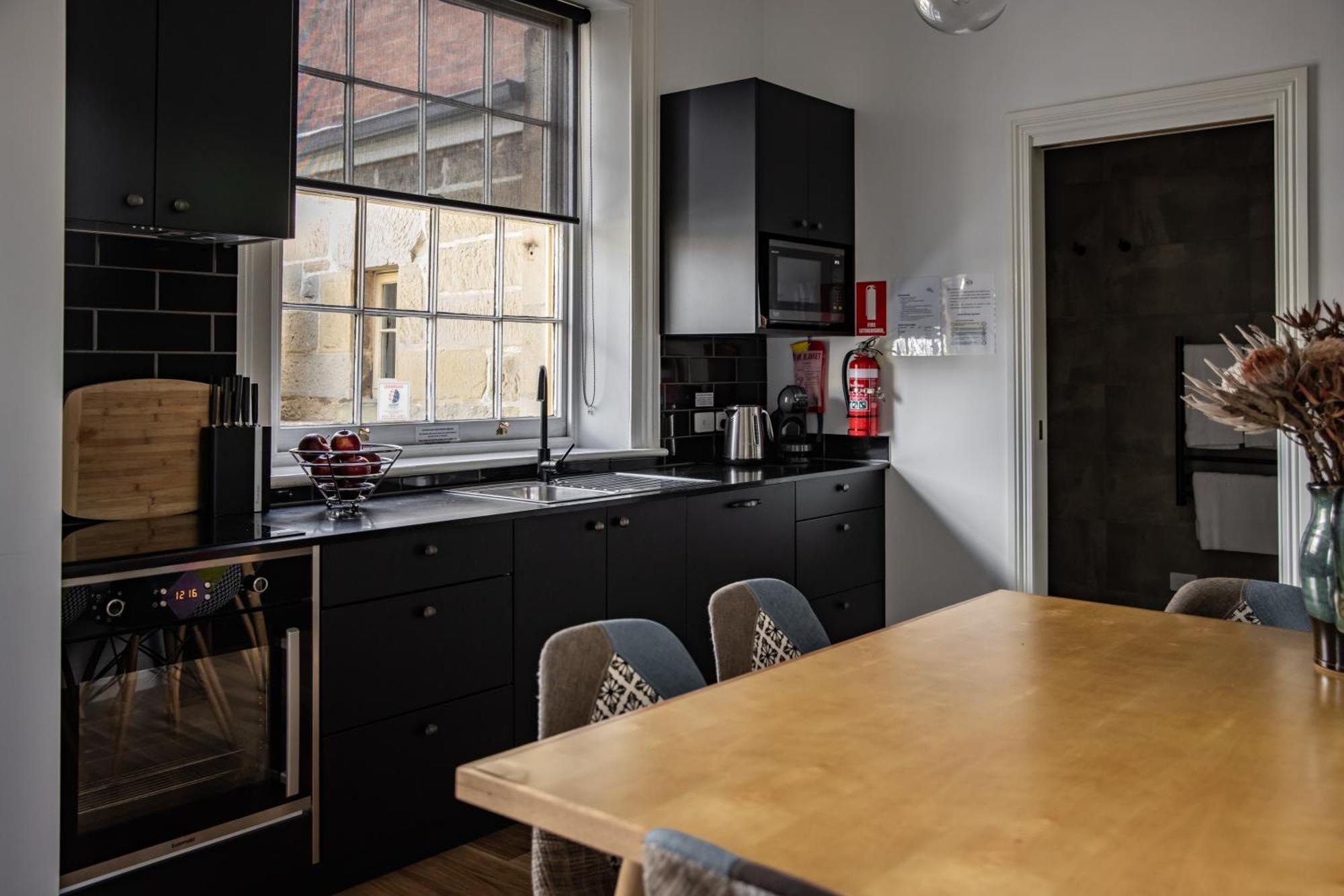 Sanctum Boutique Apartments Хобарт Экстерьер фото